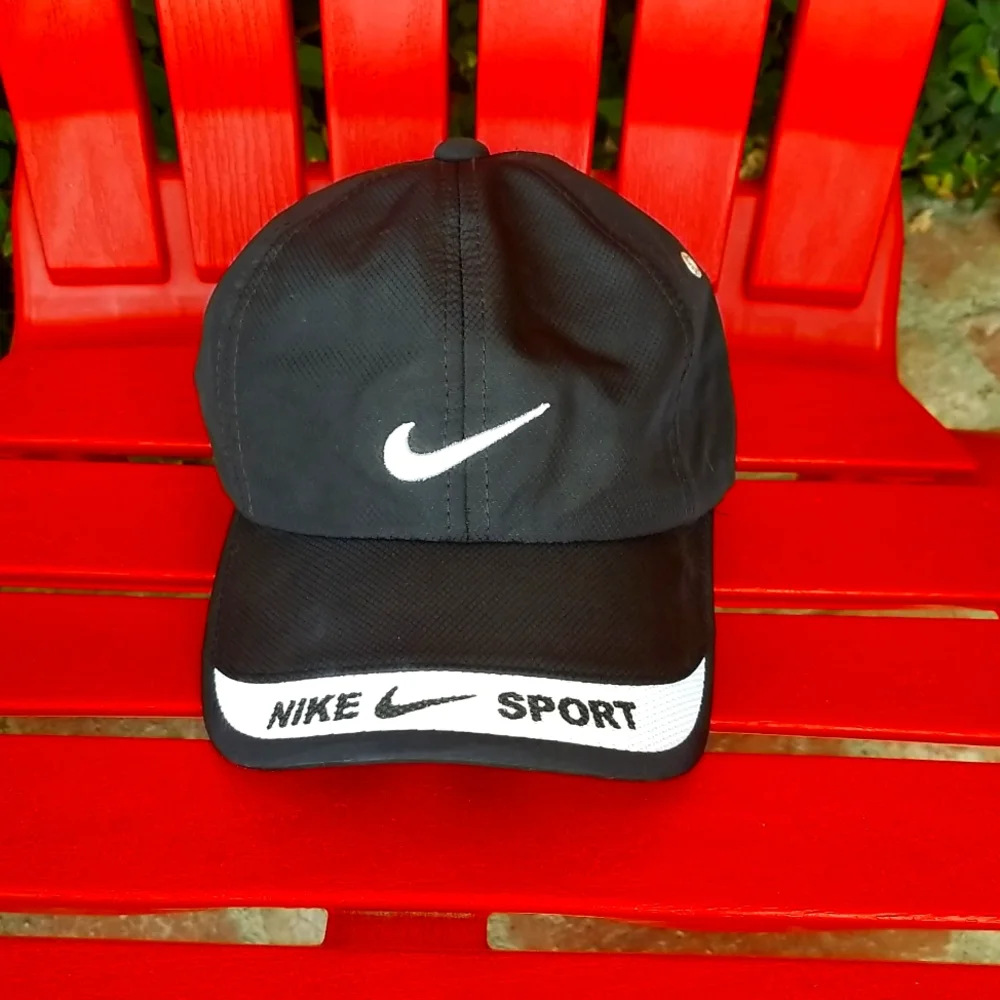 Nike Sports Hat - Picture 1 of 4